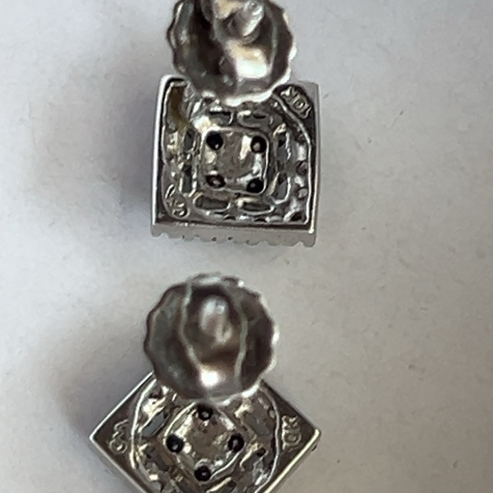 10k solid white gold with black/white Diamonds,square earrings. - Picture 5 of 5